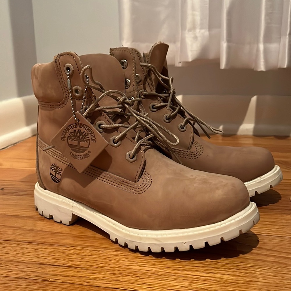 Timberland woman’s boots - beige and white
